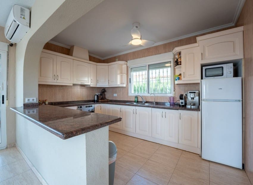 5 slaapkamer Villa te koop in Ciudad Quesada met zwembad garage - € 595.000 (Ref: 10160069)