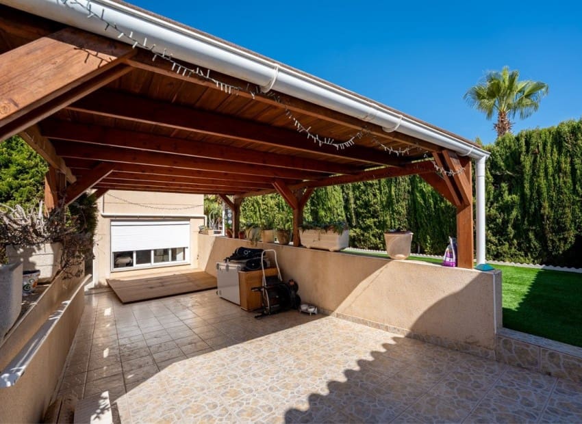 5 slaapkamer Villa te koop in Ciudad Quesada met zwembad garage - € 595.000 (Ref: 10160069)
