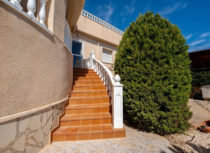 5 slaapkamer Villa te koop in Ciudad Quesada met zwembad garage - € 595.000 (Ref: 10160069)