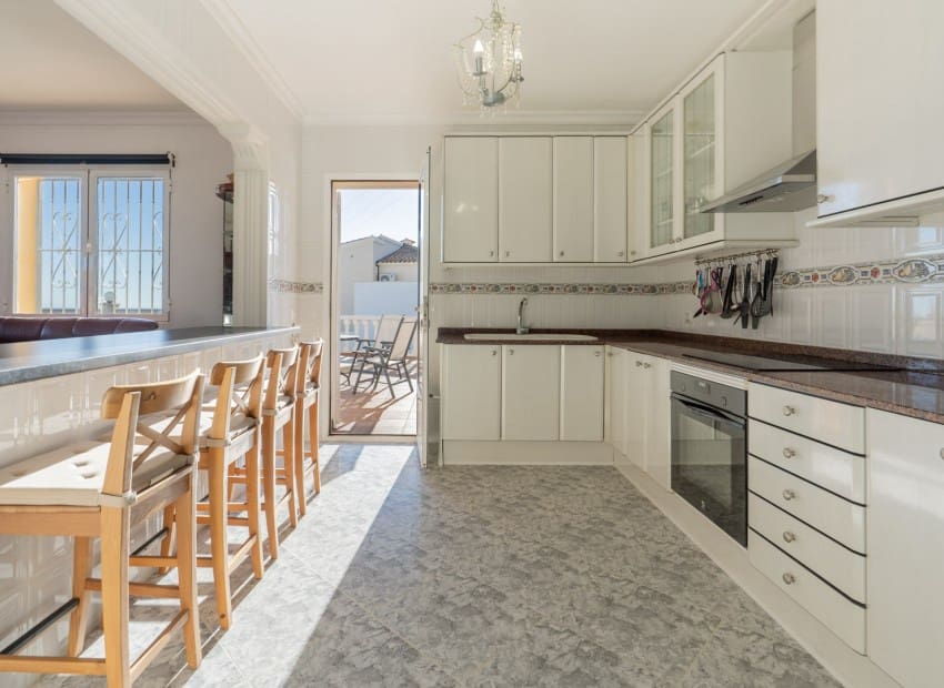 4 soveværelse Villa til salg i Calpe / Calp med swimmingpool garage - € 649.000 (Ref: 10165414)