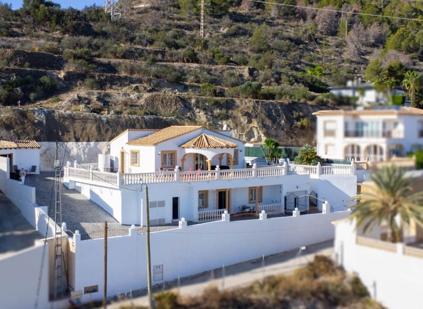 4 soveværelse Villa til salg i Calpe / Calp med swimmingpool garage - € 649.000 (Ref: 10165414)