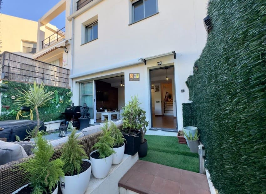2 bedroom Townhouse for sale in Altea with pool garage - € 249,000 (Ref: 10165541)