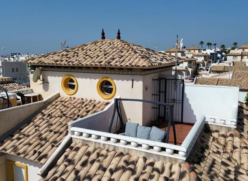 2 soverom Kjedet enebolig til salgs i Orihuela Costa med svømmebasseng garasje - € 269 000 (Ref: 10169160)