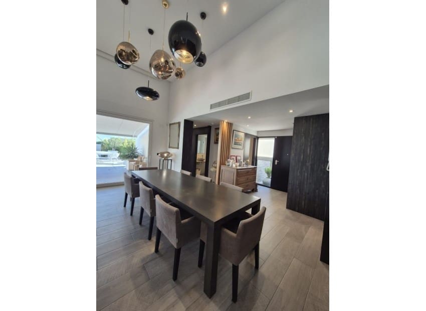 2 bedroom Villa for sale in Algorfa with pool - € 540,000 (Ref: 10175455)