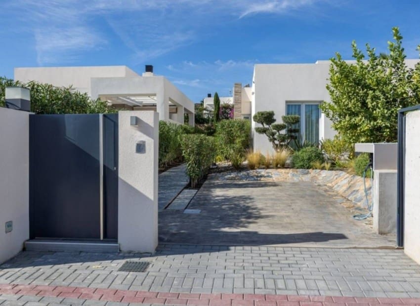 2 bedroom Villa for sale in Algorfa with pool - € 540,000 (Ref: 10175455)