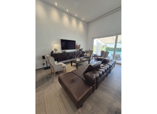 2 bedroom Villa for sale in Algorfa with pool - € 540,000 (Ref: 10175455)