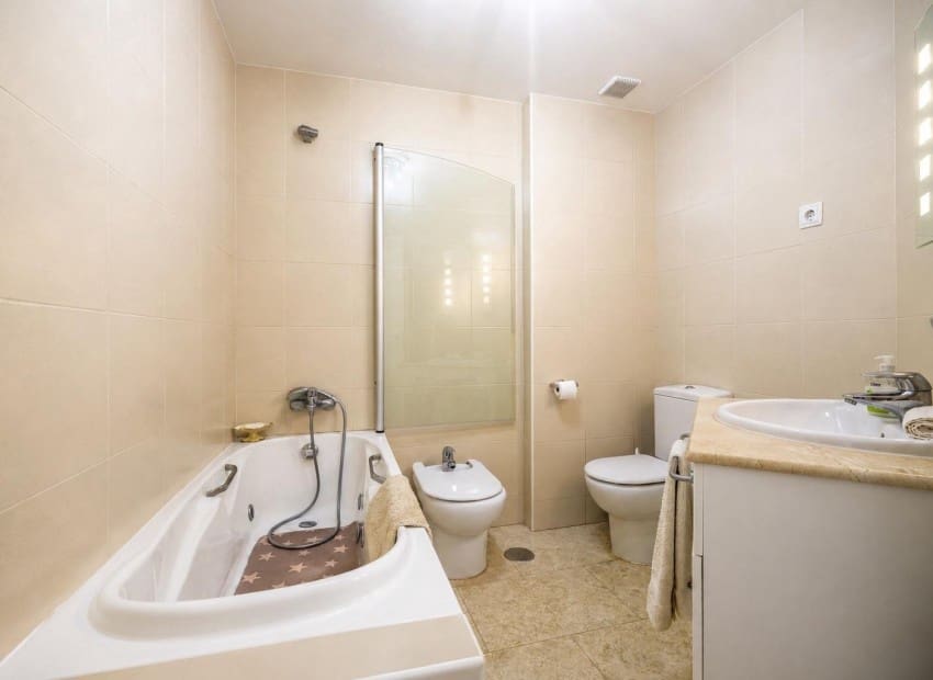 Apartamento de 2 habitaciones en El Valle Golf Resort en venta con piscina - 250.000 € (Ref: 10176011)