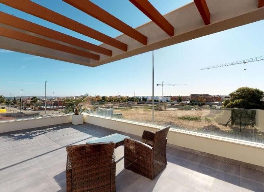 Chalet de 3 habitaciones en Los Montesinos en venta con piscina - 406.600 € (Ref: 2013595)