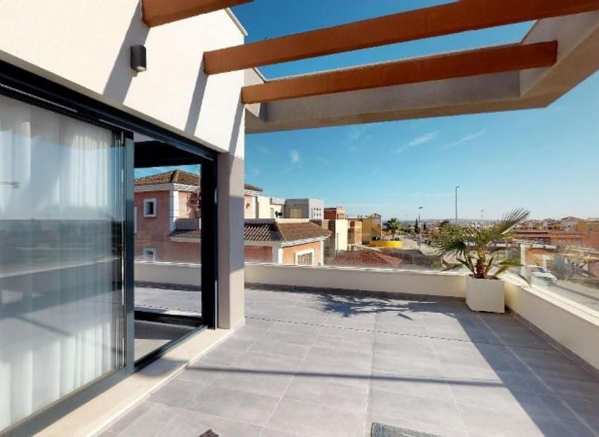 Chalet de 3 habitaciones en Los Montesinos en venta con piscina - 406.600 € (Ref: 2013595)