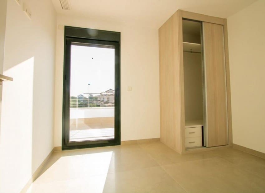 3 bedroom Villa for sale in San Fulgencio with pool - € 632,000 (Ref: 2733226)