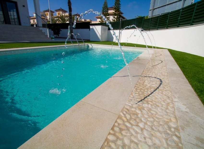 3 bedroom Villa for sale in San Fulgencio with pool - € 632,000 (Ref: 2733226)