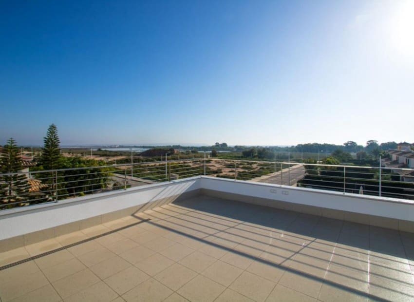 3 bedroom Villa for sale in San Fulgencio with pool - € 632,000 (Ref: 2733226)