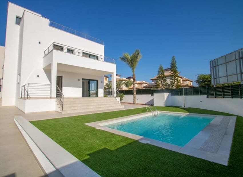 3 bedroom Villa for sale in San Fulgencio with pool - € 632,000 (Ref: 2733226)