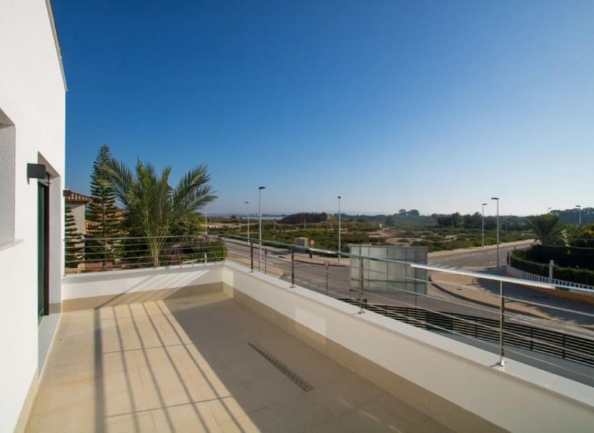 3 bedroom Villa for sale in San Fulgencio with pool - € 632,000 (Ref: 2733226)