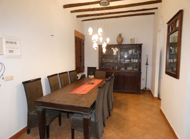 5 bedroom Villa for sale in Bolulla with pool - € 339,000 (Ref: 5530058)