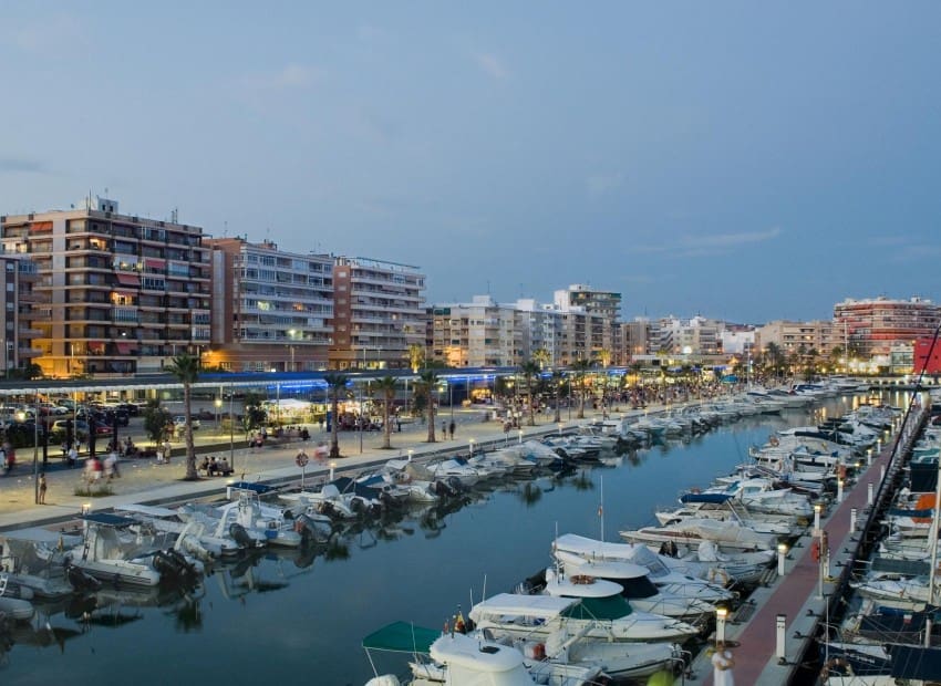 Apartamento de 2 habitaciones en Gran Alacant en venta con piscina garaje - 300.000 € (Ref: 6819314)