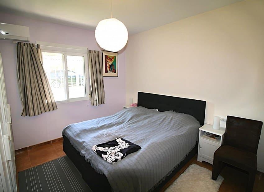 4 soveværelse Villa til salg i Onil med swimmingpool - € 485.000 (Ref: 7037647)