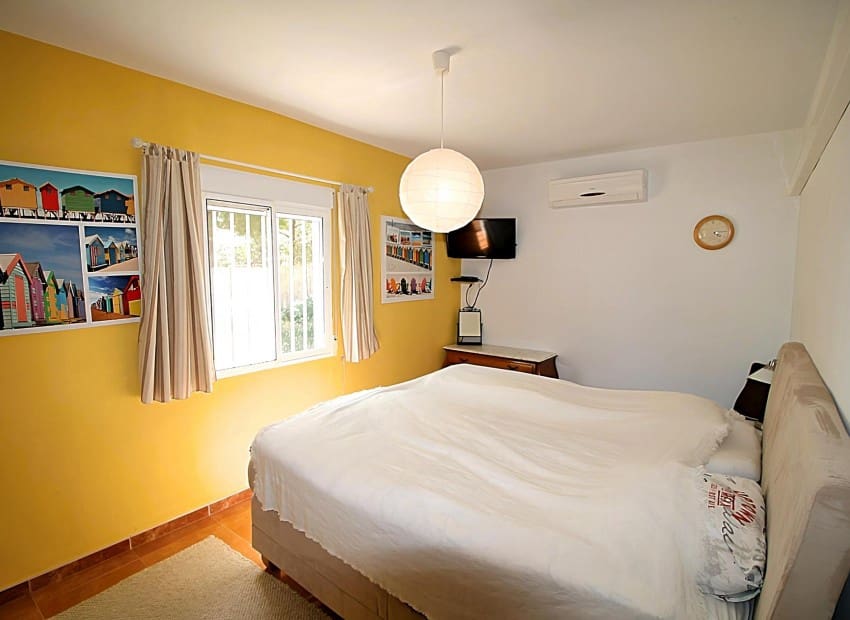 4 soveværelse Villa til salg i Onil med swimmingpool - € 485.000 (Ref: 7037647)