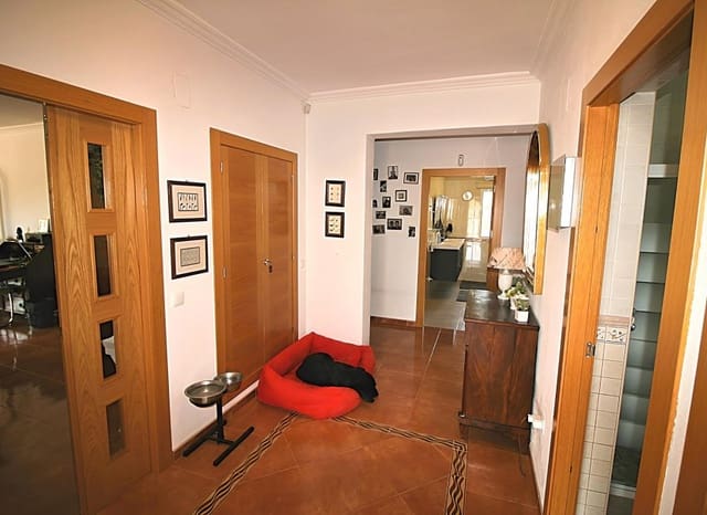 4 bedroom Villa for sale in Onil with pool - € 485,000 (Ref: 7037647)