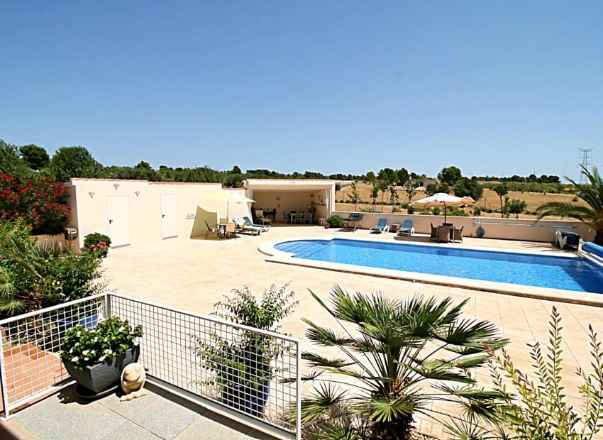 4 soveværelse Villa til salg i Onil med swimmingpool - € 485.000 (Ref: 7037647)