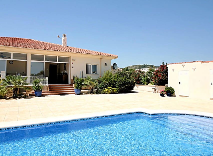 4 soveværelse Villa til salg i Onil med swimmingpool - € 485.000 (Ref: 7037647)