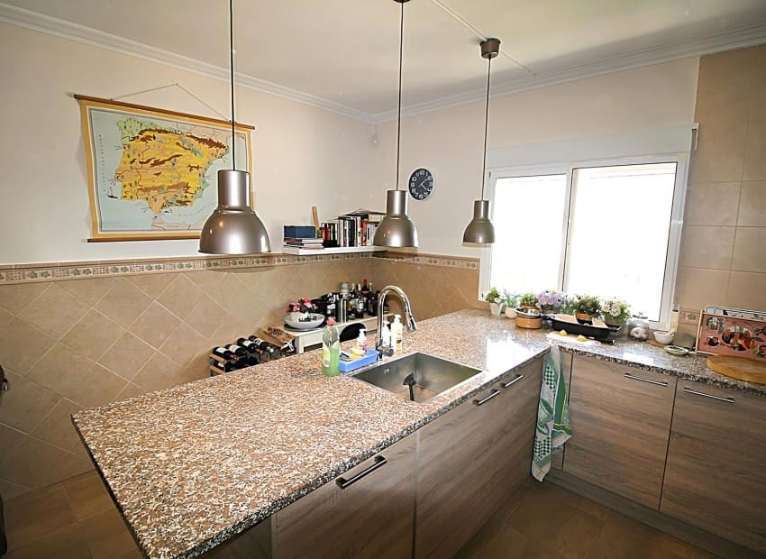 4 soveværelse Villa til salg i Onil med swimmingpool - € 485.000 (Ref: 7037647)