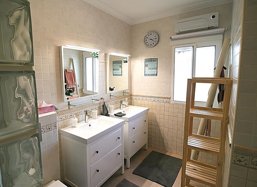 4 soveværelse Villa til salg i Onil med swimmingpool - € 485.000 (Ref: 7037647)