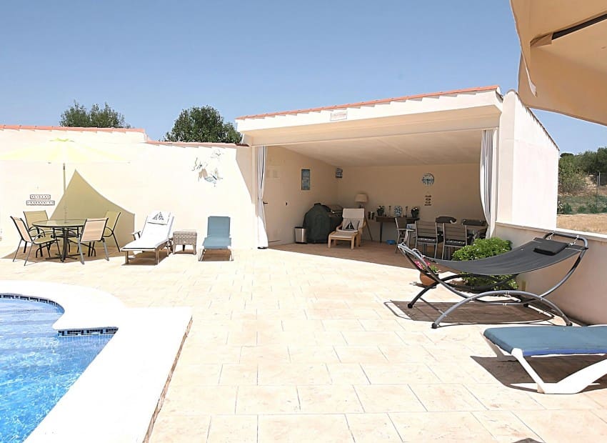 4 soveværelse Villa til salg i Onil med swimmingpool - € 485.000 (Ref: 7037647)