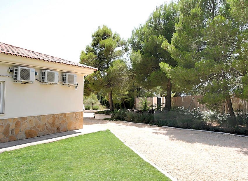 4 soveværelse Villa til salg i Onil med swimmingpool - € 485.000 (Ref: 7037647)