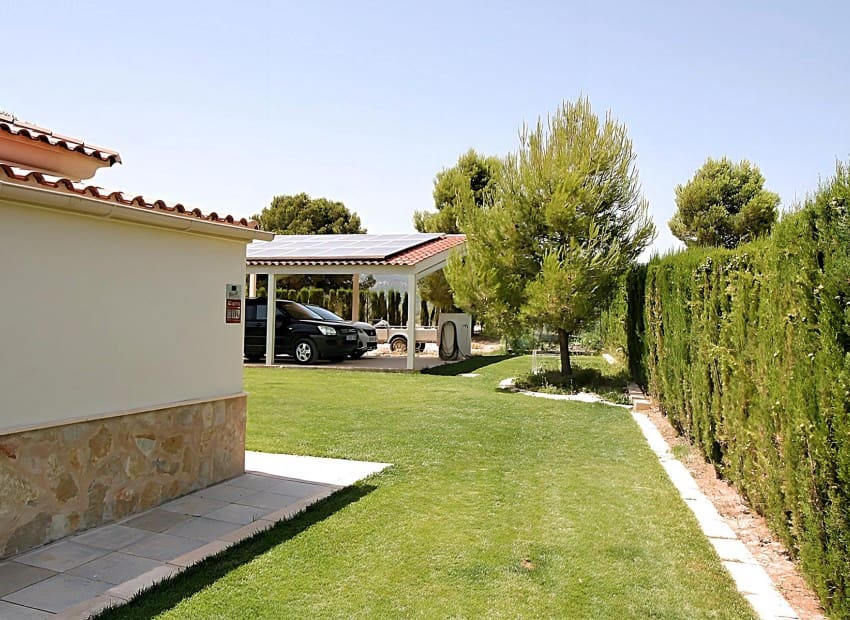 4 soveværelse Villa til salg i Onil med swimmingpool - € 485.000 (Ref: 7037647)