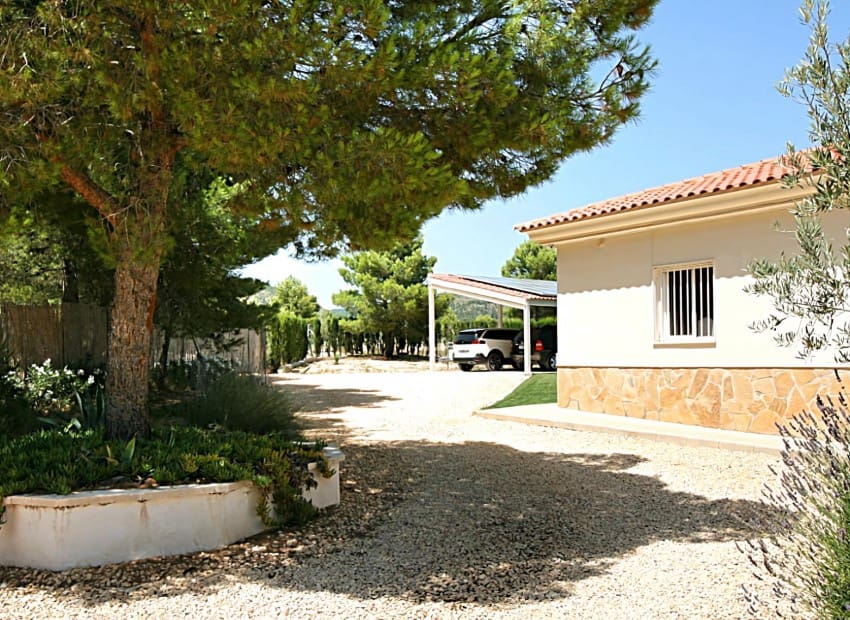 4 soveværelse Villa til salg i Onil med swimmingpool - € 485.000 (Ref: 7037647)