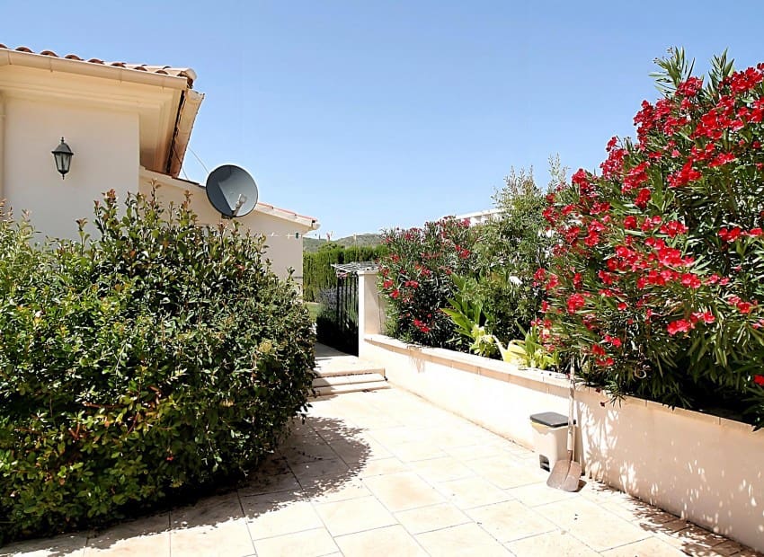 4 soveværelse Villa til salg i Onil med swimmingpool - € 485.000 (Ref: 7037647)