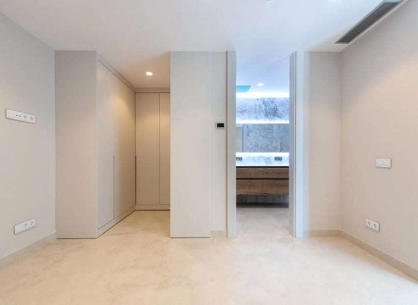 4 soverom Leilighet til salgs i Benidorm med svømmebasseng garasje - € 1 650 000 (Ref: 7287513)