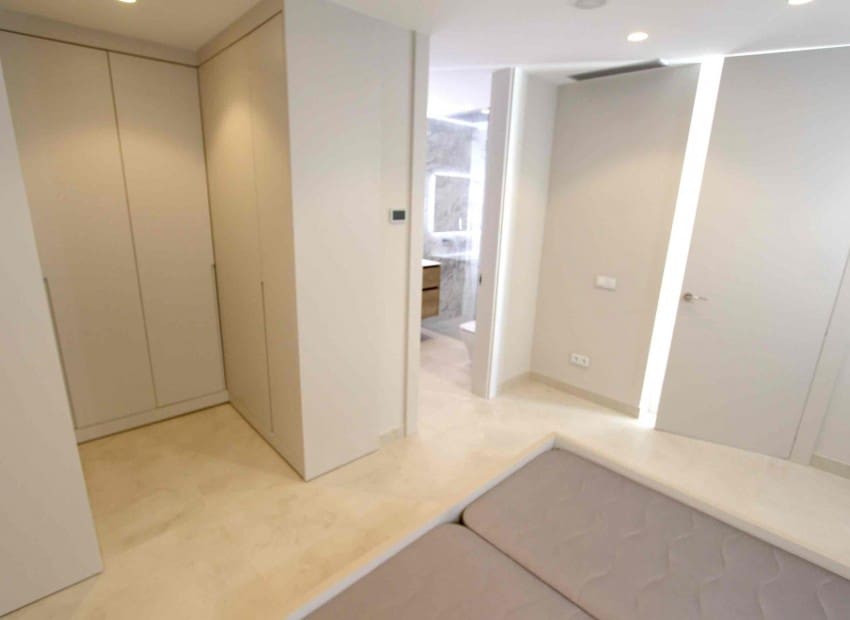 4 soverom Leilighet til salgs i Benidorm med svømmebasseng garasje - € 1 650 000 (Ref: 7287513)