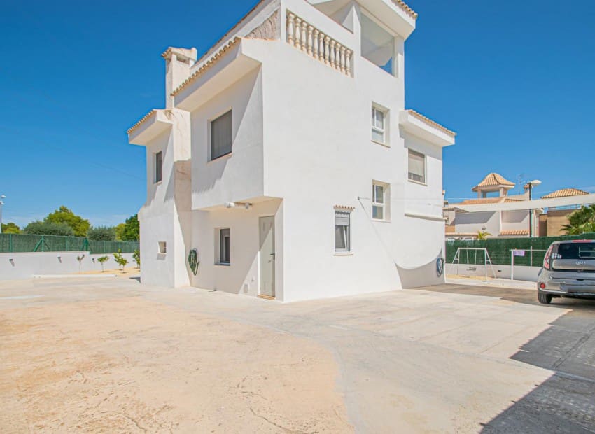 4 Zimmer Villa zu verkaufen in La Nucia mit Pool - 548.000 € (Ref: 7515616)