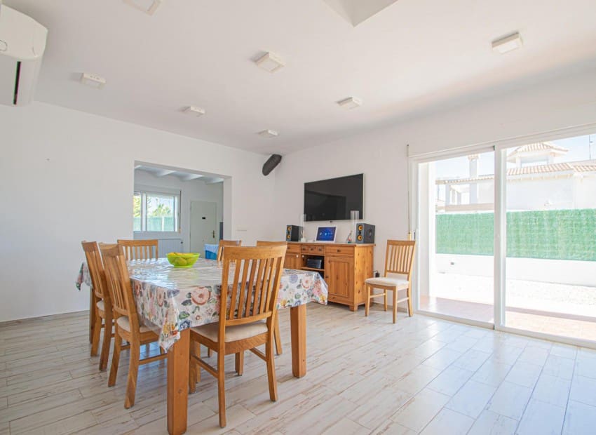 4 Zimmer Villa zu verkaufen in La Nucia mit Pool - 548.000 € (Ref: 7515616)