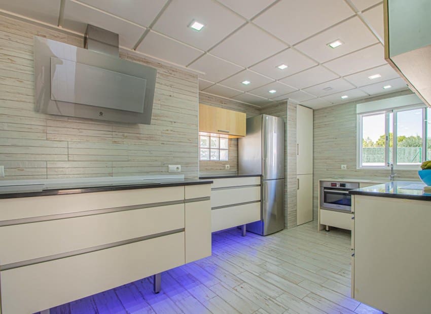 4 Zimmer Villa zu verkaufen in La Nucia mit Pool - 548.000 € (Ref: 7515616)