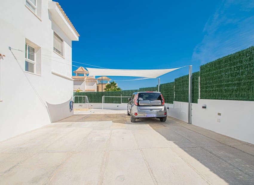 4 Zimmer Villa zu verkaufen in La Nucia mit Pool - 548.000 € (Ref: 7515616)