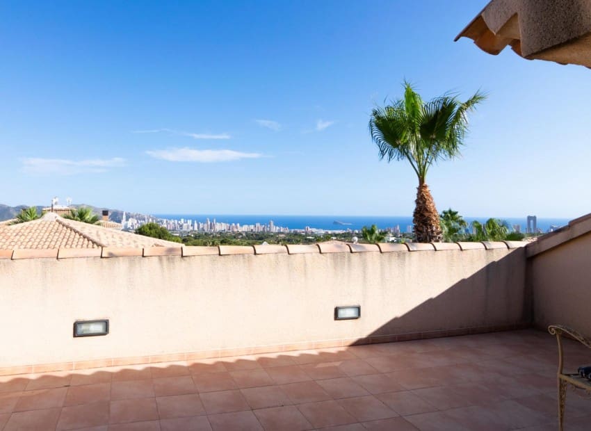 5 bedroom Villa for sale in La Nucia with pool - € 800,000 (Ref: 7552272)