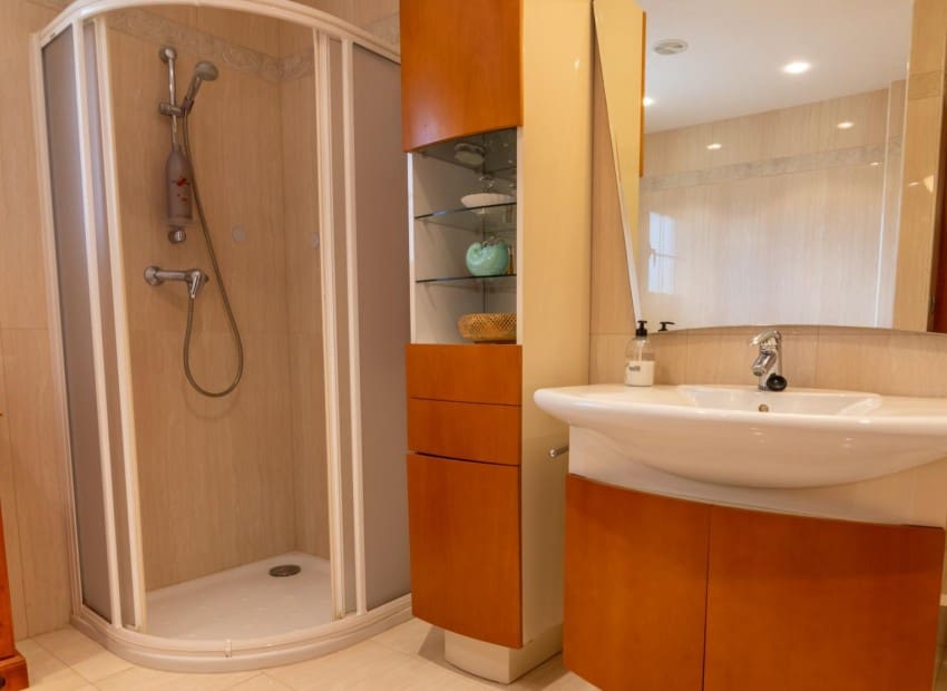 5 bedroom Villa for sale in La Nucia with pool - € 800,000 (Ref: 7552272)