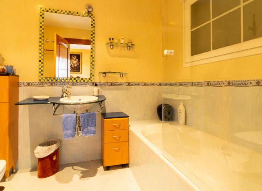 5 bedroom Villa for sale in La Nucia with pool - € 800,000 (Ref: 7552272)