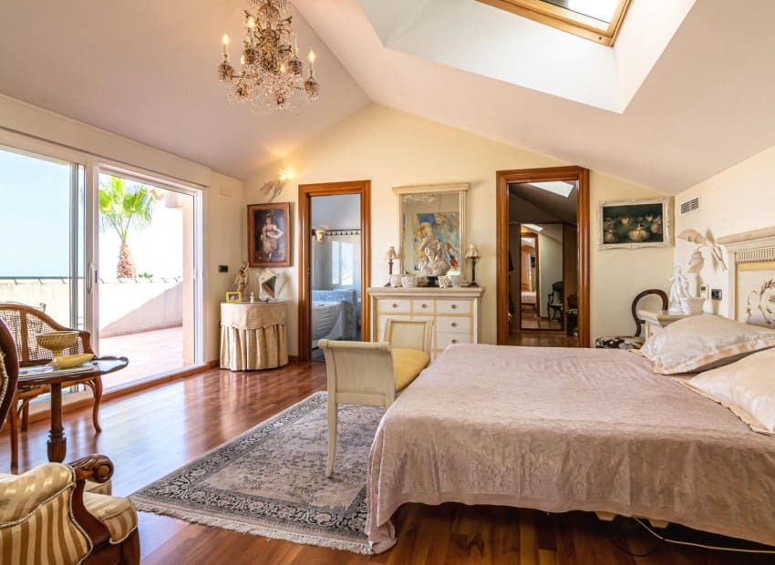 5 bedroom Villa for sale in La Nucia with pool - € 800,000 (Ref: 7552272)