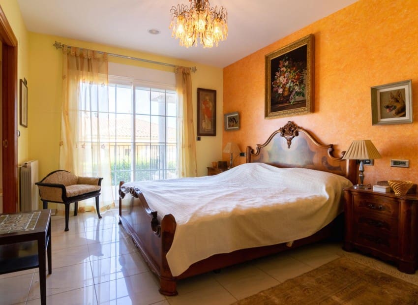 5 bedroom Villa for sale in La Nucia with pool - € 800,000 (Ref: 7552272)