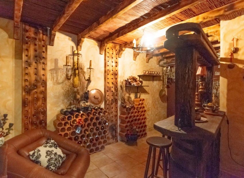 5 bedroom Villa for sale in La Nucia with pool - € 800,000 (Ref: 7552272)