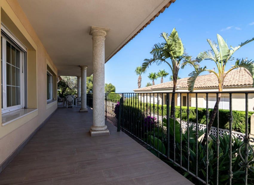 5 bedroom Villa for sale in La Nucia with pool - € 800,000 (Ref: 7552272)