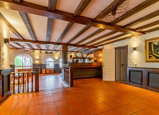 3 bedroom Villa for sale in La Nucia with pool - € 395,000 (Ref: 7555848)