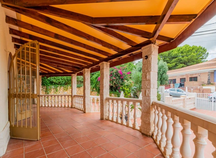 3 bedroom Villa for sale in La Nucia with pool - € 395,000 (Ref: 7555848)