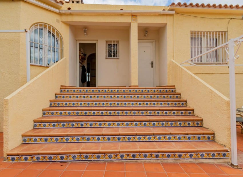 3 bedroom Villa for sale in La Nucia with pool - € 395,000 (Ref: 7555848)