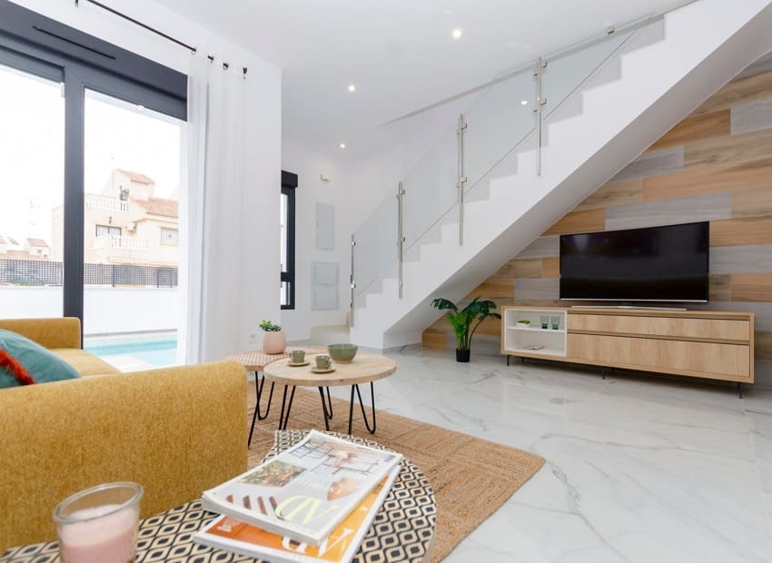 3 slaapkamer Villa te koop in Torrevieja met zwembad - € 409.000 (Ref: 8825666)