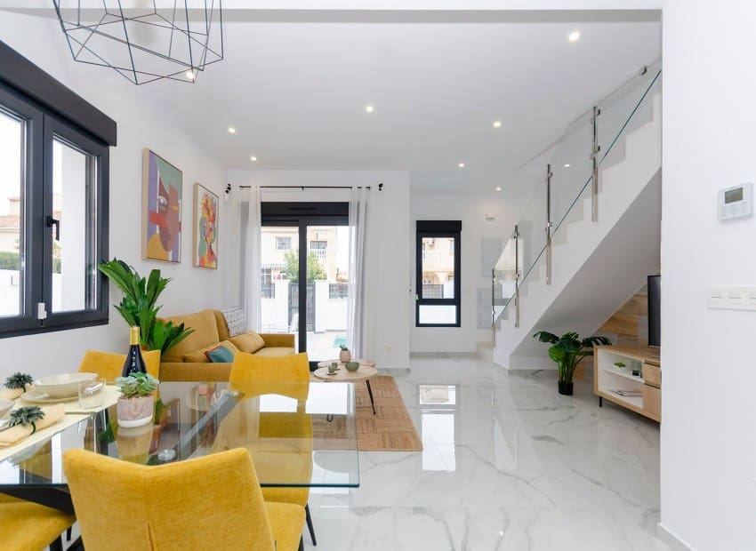 3 slaapkamer Villa te koop in Torrevieja met zwembad - € 409.000 (Ref: 8825666)